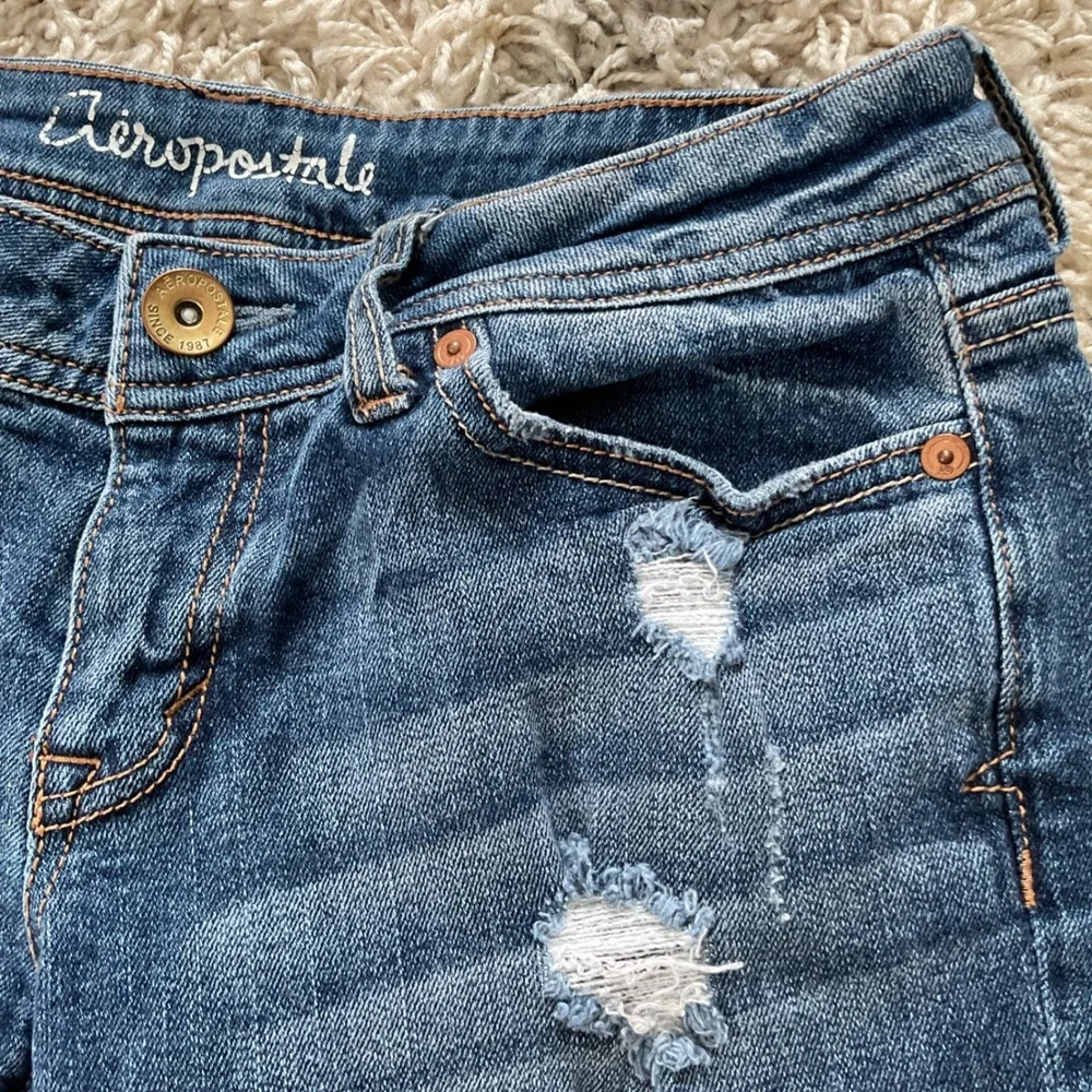Aeropostale Boyfriend Denim Shorts Womens 00 Distressed Raw Hem Medium‎ Wash